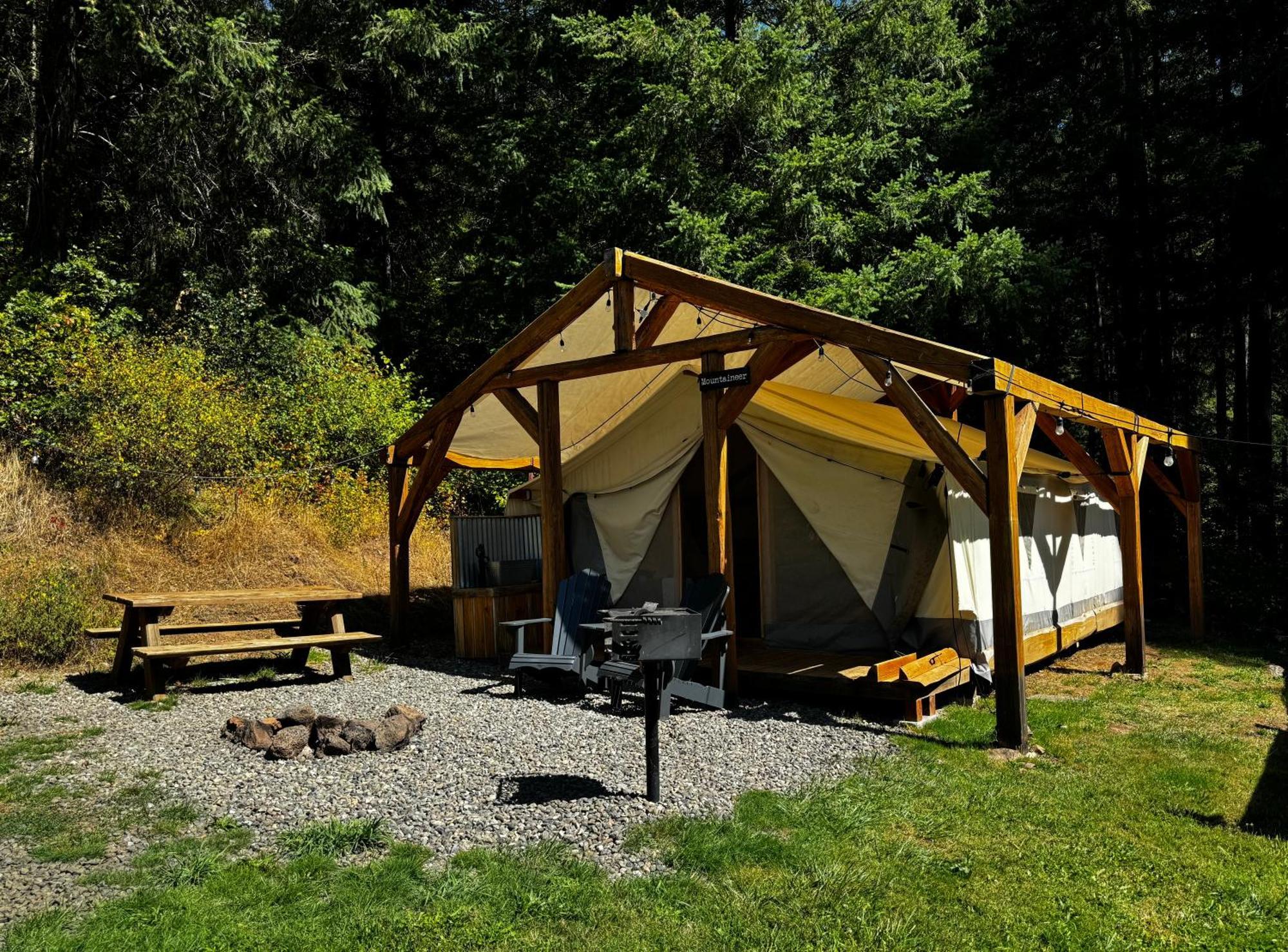 Umpqua'S Last Resort - Wilderness Cabins, Rv Park & Glamping Idleyld Park Dış mekan fotoğraf